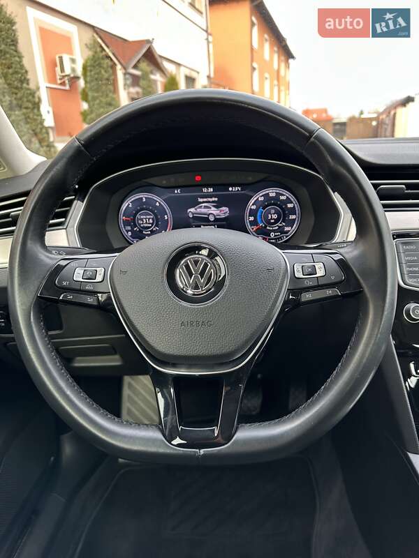 Седан Volkswagen Passat 2016 в Стрые