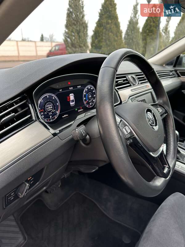 Седан Volkswagen Passat 2016 в Стрые