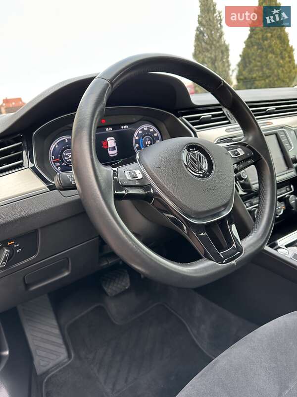 Седан Volkswagen Passat 2016 в Стрые
