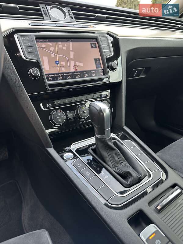 Седан Volkswagen Passat 2016 в Стрые