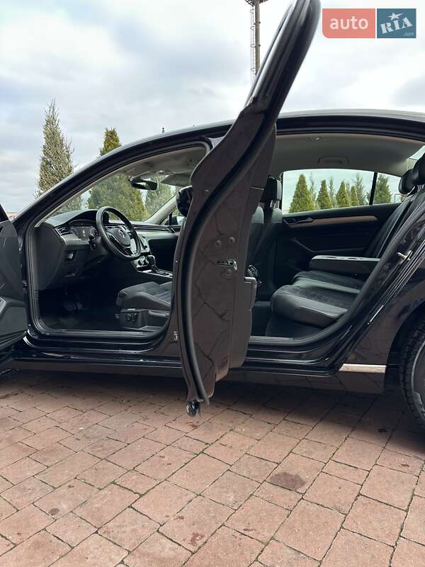 Седан Volkswagen Passat 2016 в Стрые