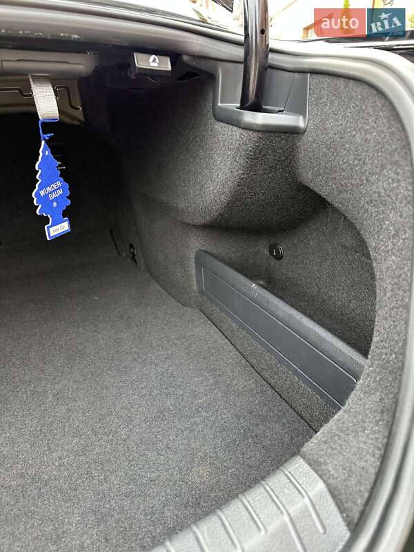 Седан Volkswagen Passat 2016 в Стрые