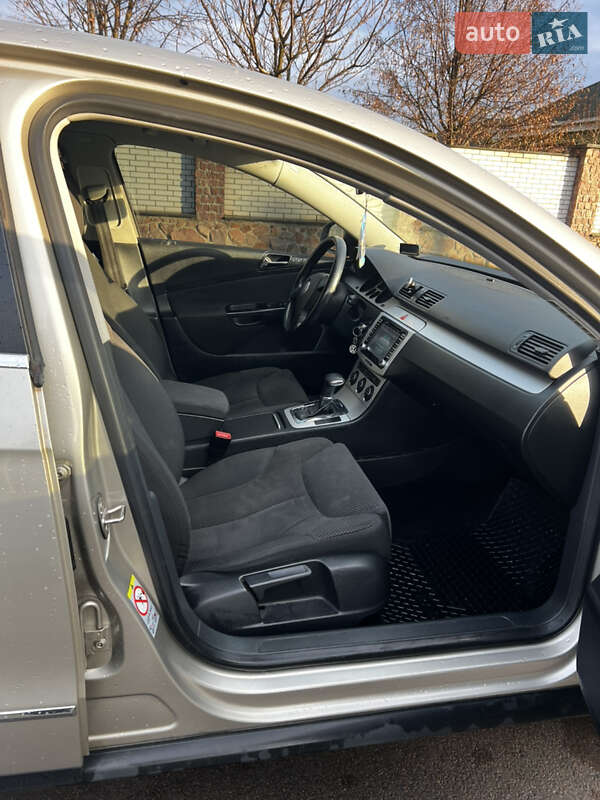 Седан Volkswagen Passat 2008 в Житомире