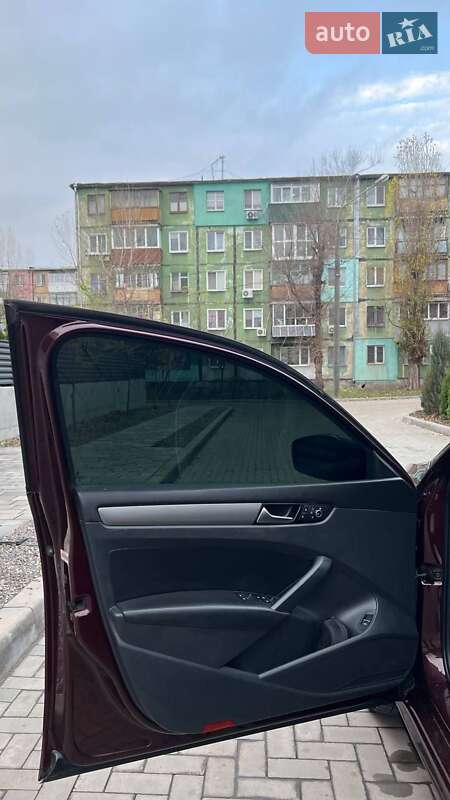 Седан Volkswagen Passat 2014 в Кривом Роге