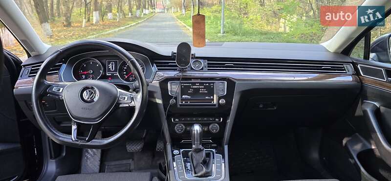 Універсал Volkswagen Passat 2015 в Чернівцях