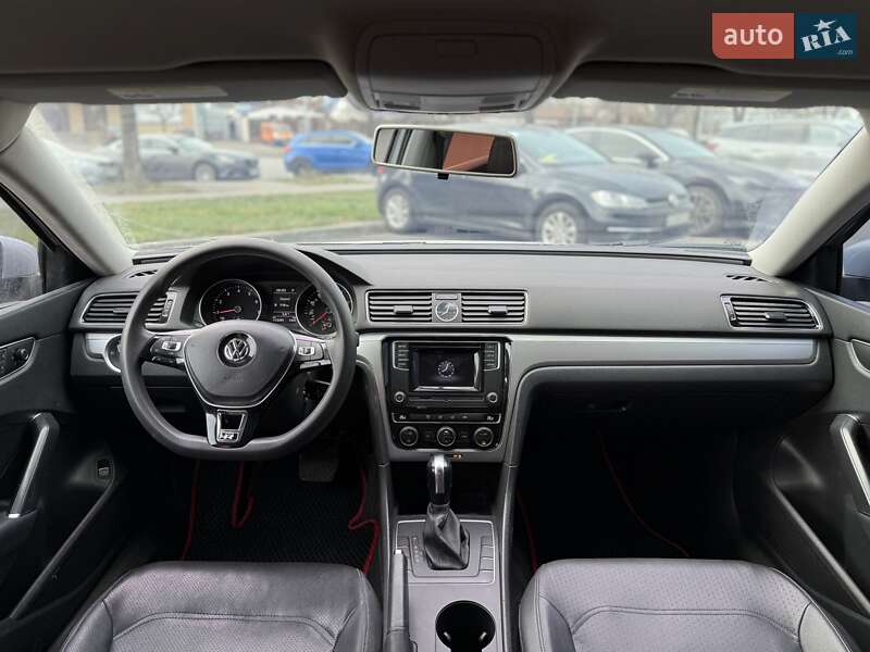 Седан Volkswagen Passat 2016 в Киеве