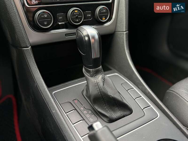 Седан Volkswagen Passat 2016 в Киеве