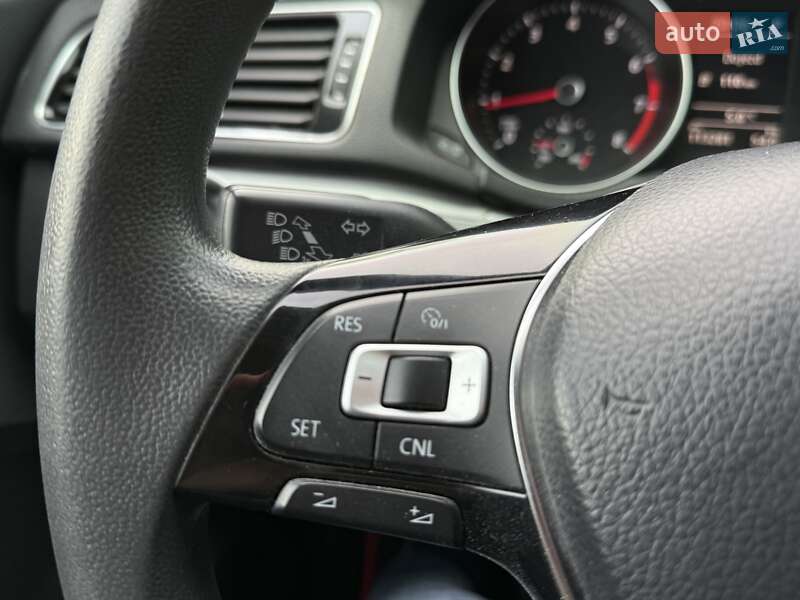 Седан Volkswagen Passat 2016 в Киеве