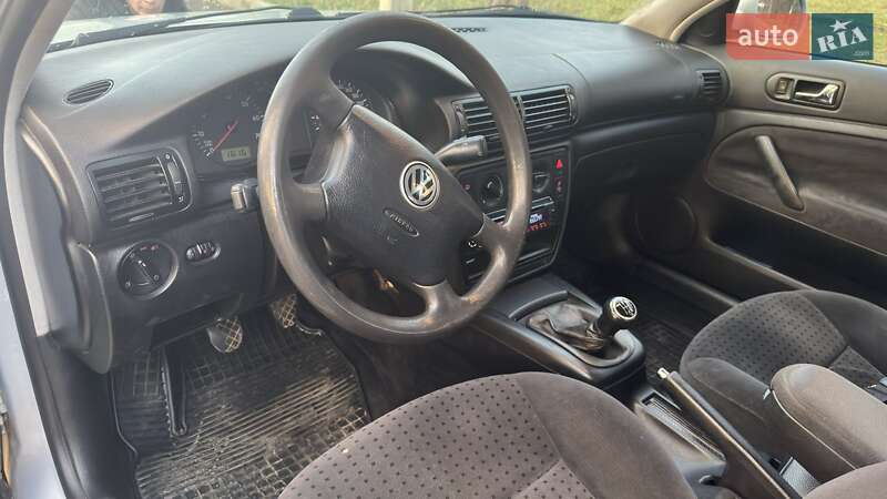 Седан Volkswagen Passat 1999 в Харькове