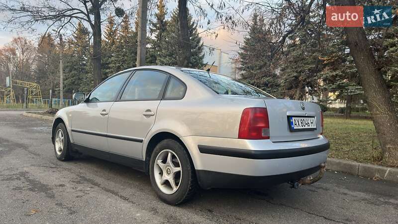 Седан Volkswagen Passat 1999 в Харькове