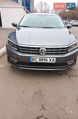 Седан Volkswagen Passat 2017 в Николаеве