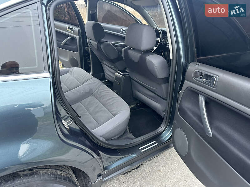 Седан Volkswagen Passat 2004 в Брусилове