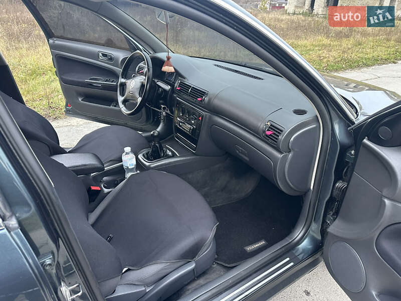 Седан Volkswagen Passat 2004 в Брусилове