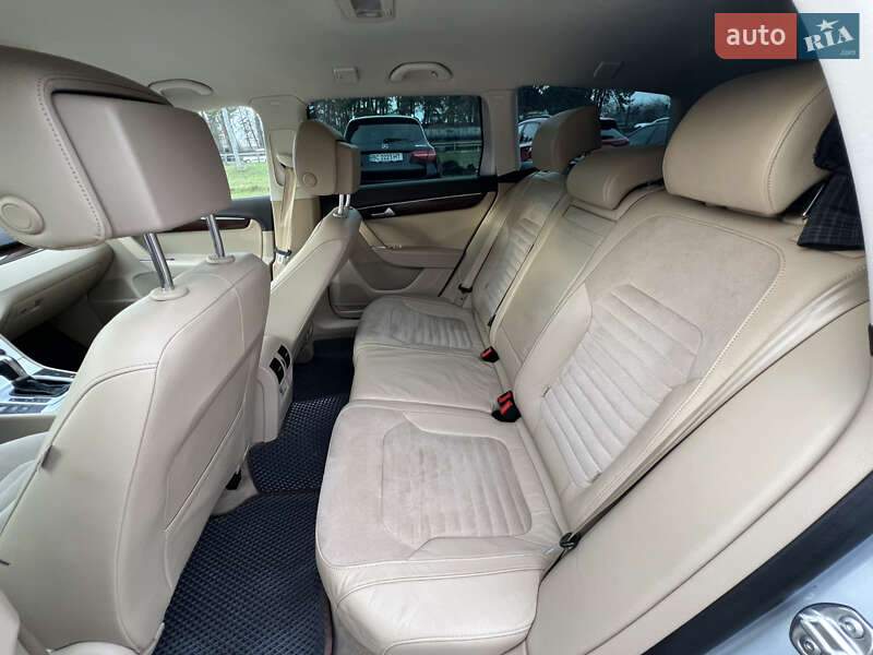 Універсал Volkswagen Passat 2013 в Бродах