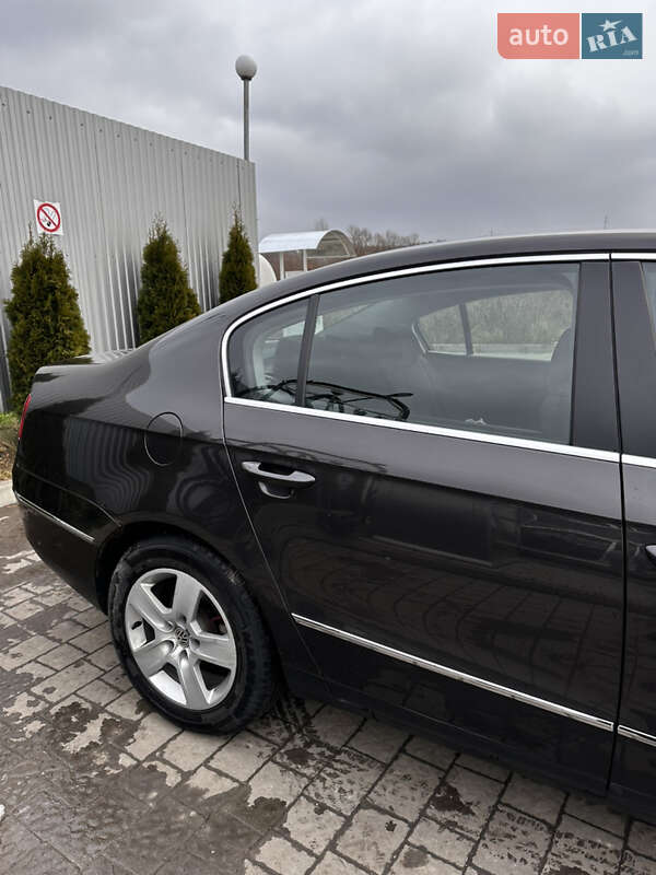 Седан Volkswagen Passat 2005 в Ивано-Франковске