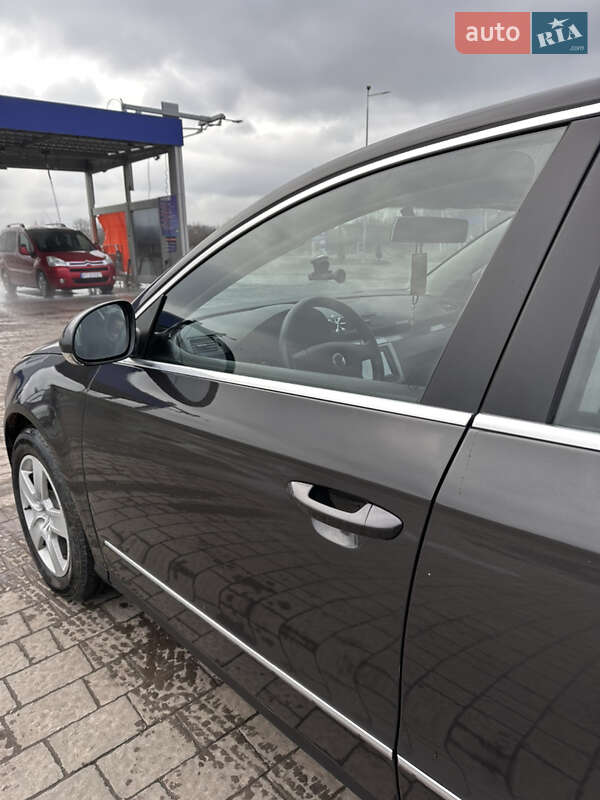 Седан Volkswagen Passat 2005 в Ивано-Франковске