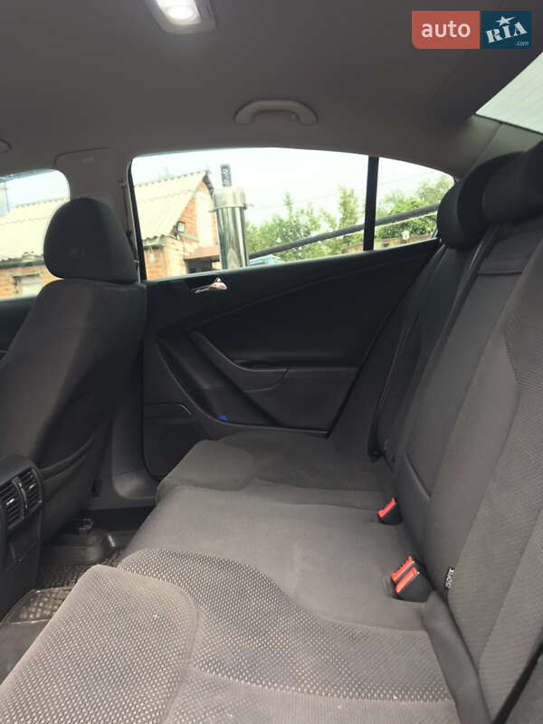 Седан Volkswagen Passat 2006 в Краснограде