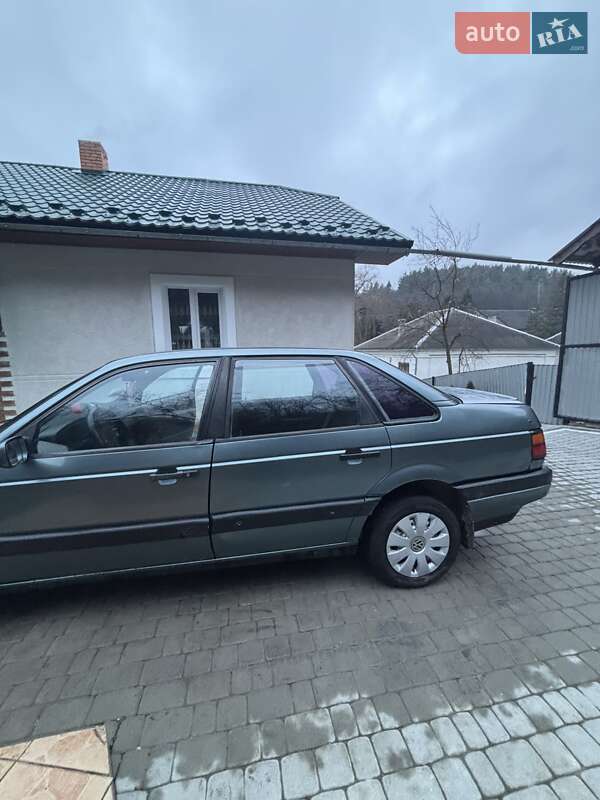 Седан Volkswagen Passat 1989 в Ивано-Франковске