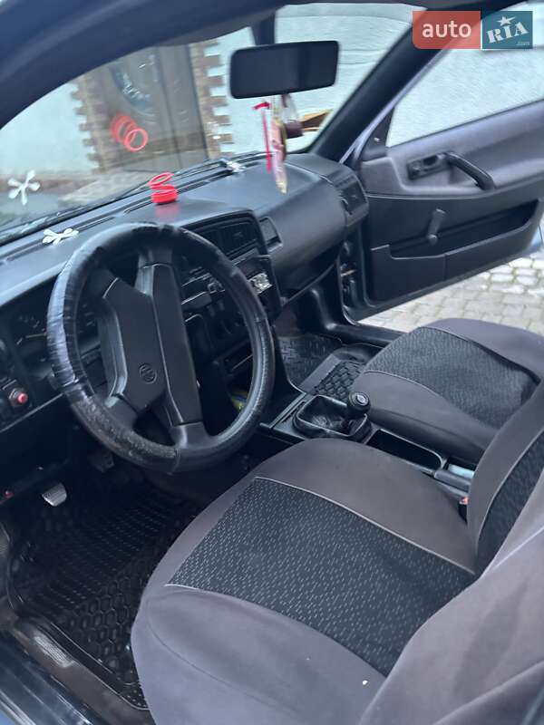 Седан Volkswagen Passat 1989 в Ивано-Франковске