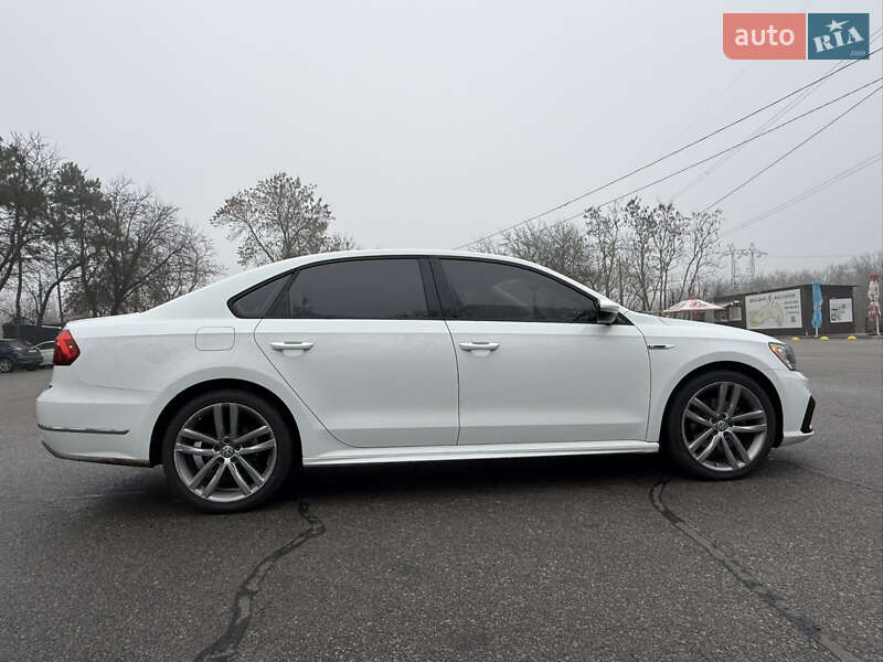 Седан Volkswagen Passat 2017 в Запорожье