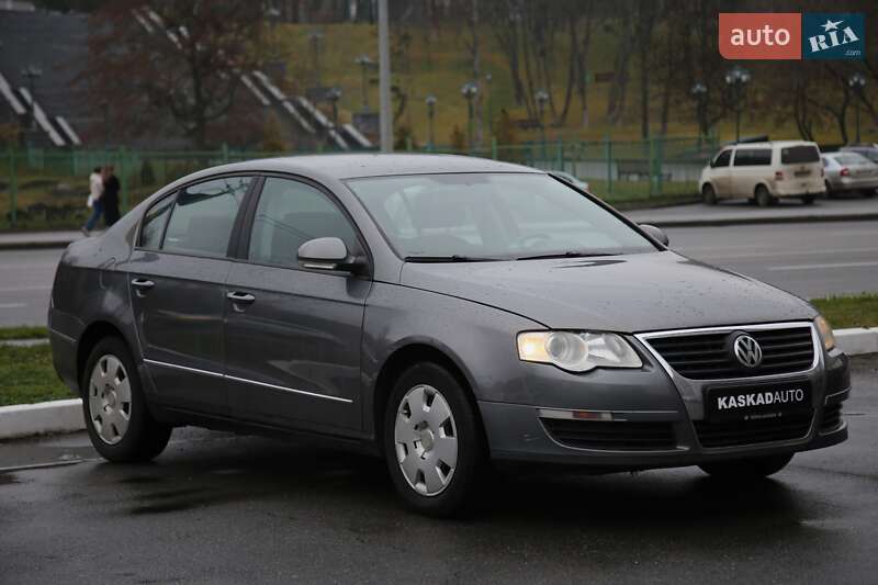 Седан Volkswagen Passat 2005 в Харкові