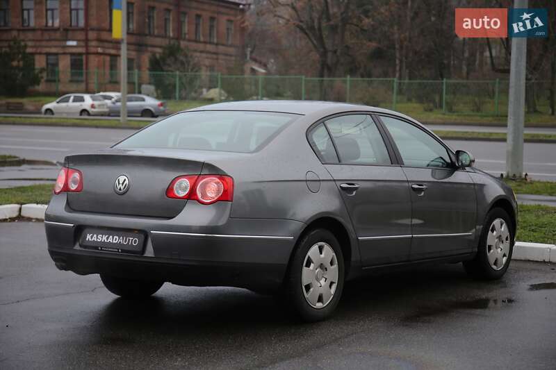 Седан Volkswagen Passat 2005 в Харкові