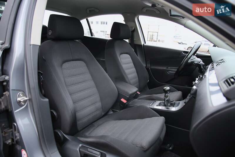 Седан Volkswagen Passat 2005 в Харкові