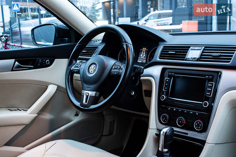 Седан Volkswagen Passat 2013 в Львові