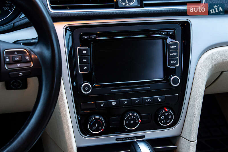 Седан Volkswagen Passat 2013 в Львові