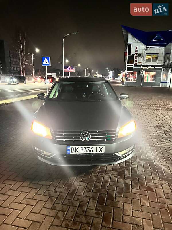 Седан Volkswagen Passat 2013 в Ровно