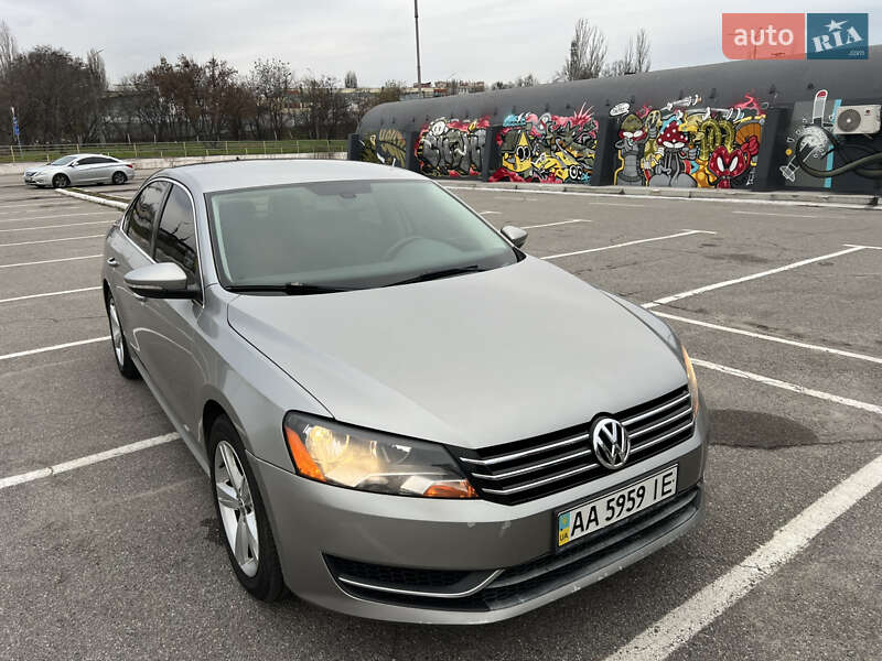 Седан Volkswagen Passat 2012 в Киеве
