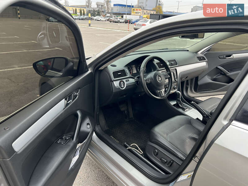 Седан Volkswagen Passat 2012 в Киеве