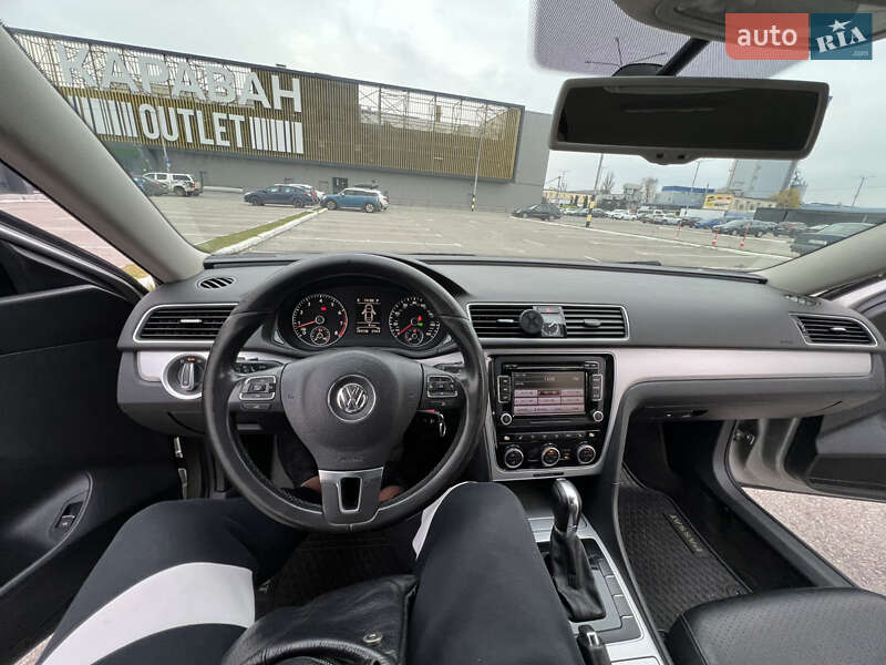 Седан Volkswagen Passat 2012 в Киеве