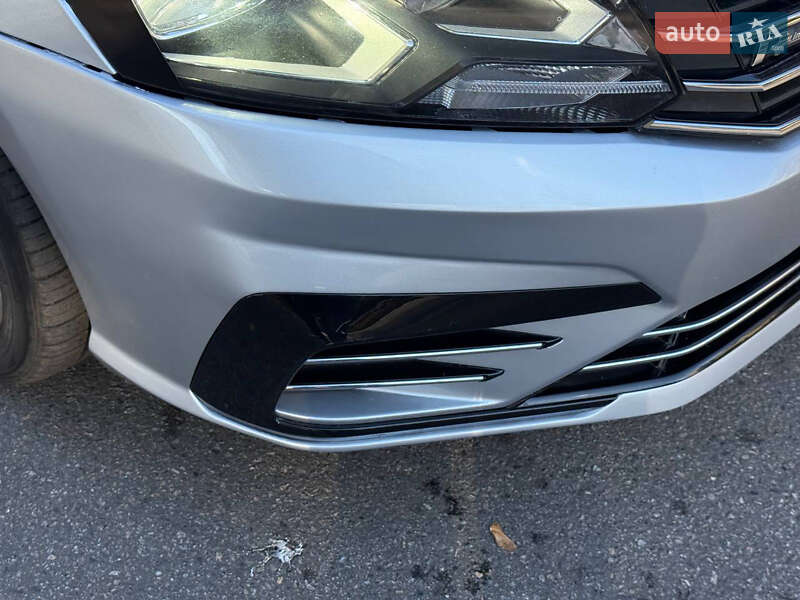 Седан Volkswagen Passat 2018 в Днепре