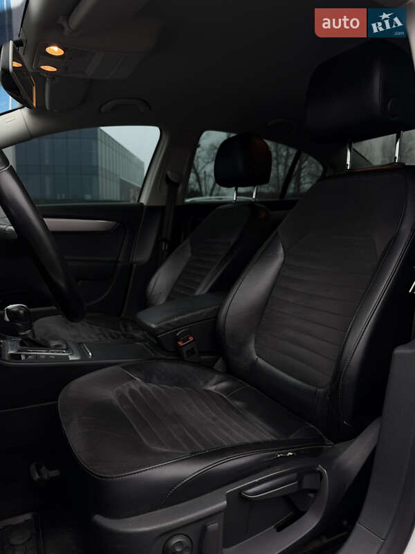 Седан Volkswagen Passat 2011 в Киеве