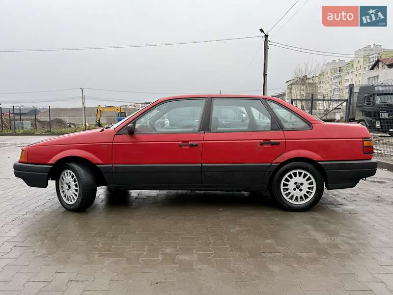 Седан Volkswagen Passat 1989 в Киеве