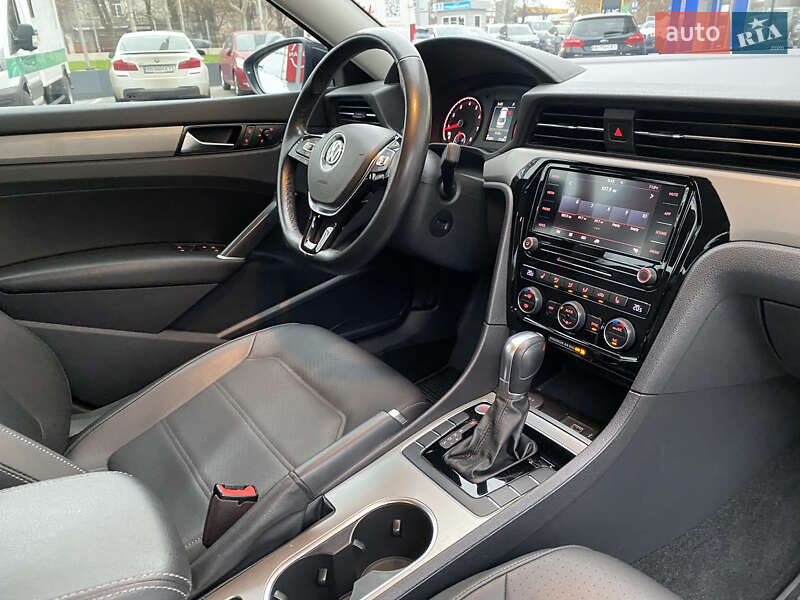 Седан Volkswagen Passat 2020 в Одессе