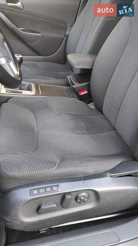 Универсал Volkswagen Passat 2010 в Калуше