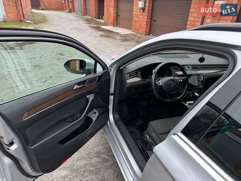 Универсал Volkswagen Passat 2018 в Днепре