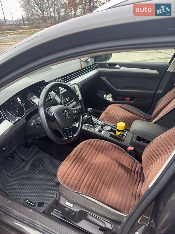 Універсал Volkswagen Passat 2015 в Шепетівці