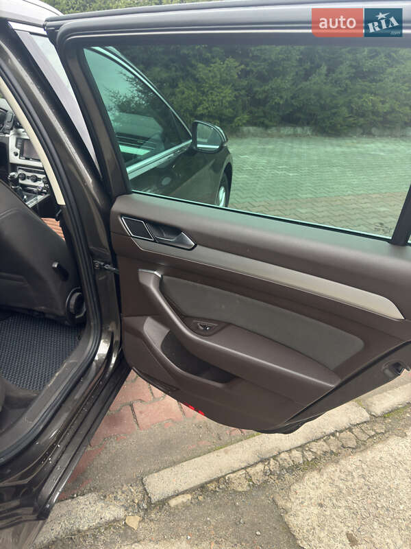 Універсал Volkswagen Passat 2015 в Шепетівці