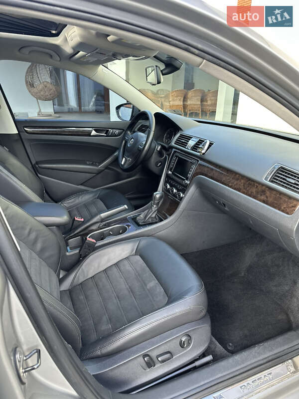 Седан Volkswagen Passat 2013 в Ужгороде