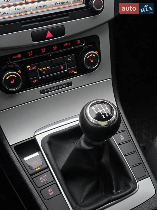 Универсал Volkswagen Passat 2011 в Хмельницком