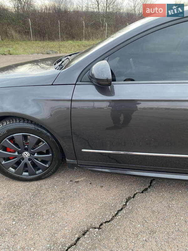 Універсал Volkswagen Passat 2010 в Ужгороді