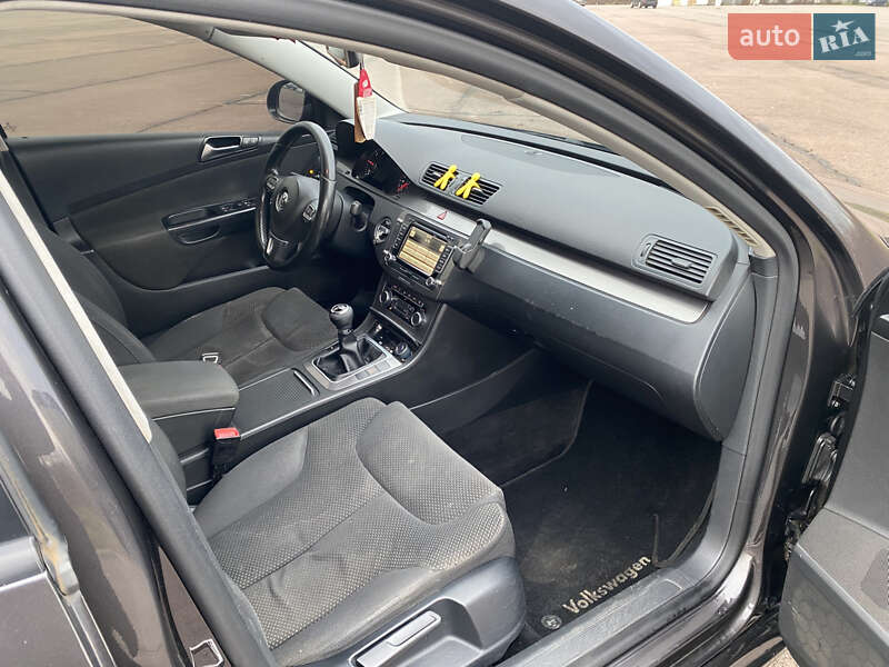 Універсал Volkswagen Passat 2010 в Ужгороді