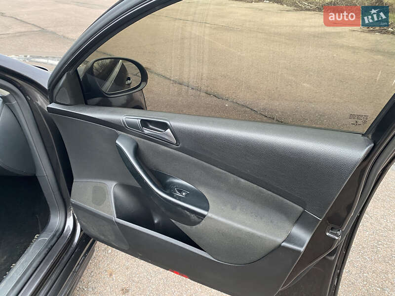 Універсал Volkswagen Passat 2010 в Ужгороді