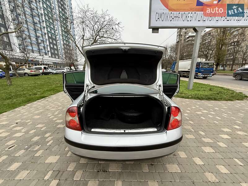 Седан Volkswagen Passat 2003 в Одессе