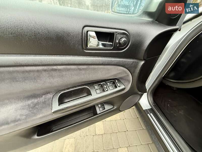 Седан Volkswagen Passat 2003 в Одессе