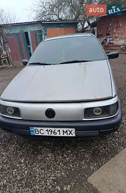 Седан Volkswagen Passat 1988 в Трускавці