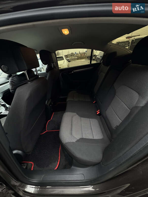 Седан Volkswagen Passat 2013 в Стрые